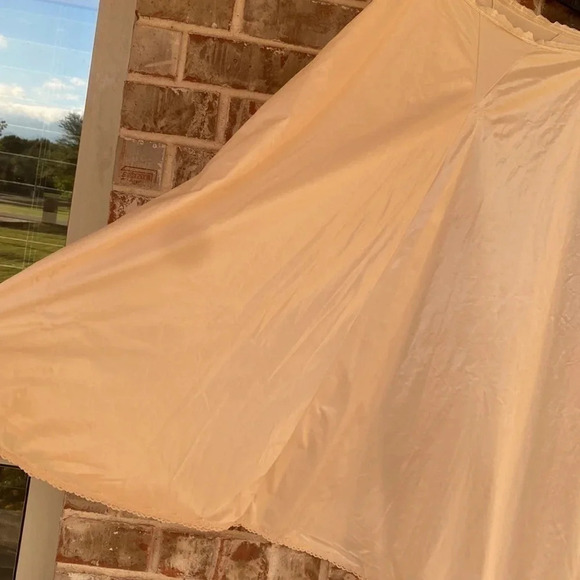 Henson Cream Vintage A-line Lace Trimmed Full Circle Midi Slip - Picture 5 of 8